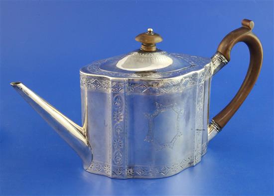 A George III silver teapot, gross 14 oz.